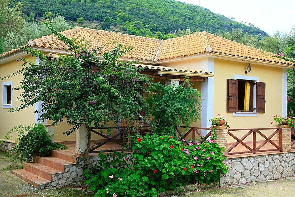 Yannis' Village Keri Bilik gambar