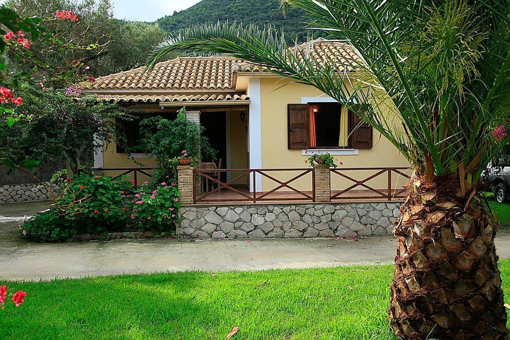Yannis' Village Keri Bilik gambar